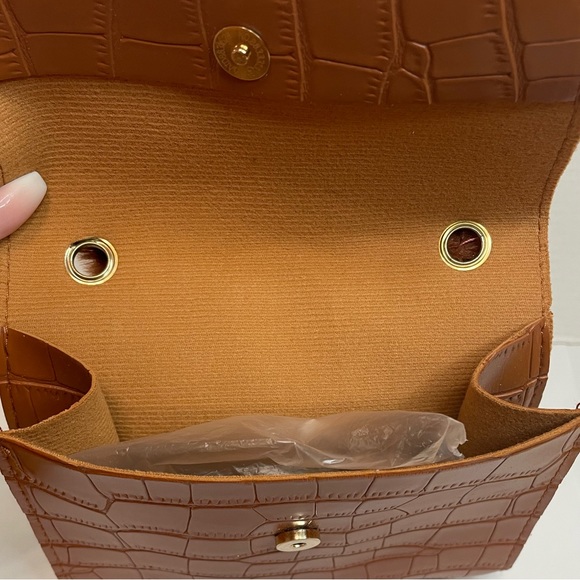 Women’s Small Brown Alligator Print Handbag with Fuzzy Handle - Picture 7 of 7